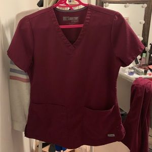 Grey’s Anatomy scrub top XS wine